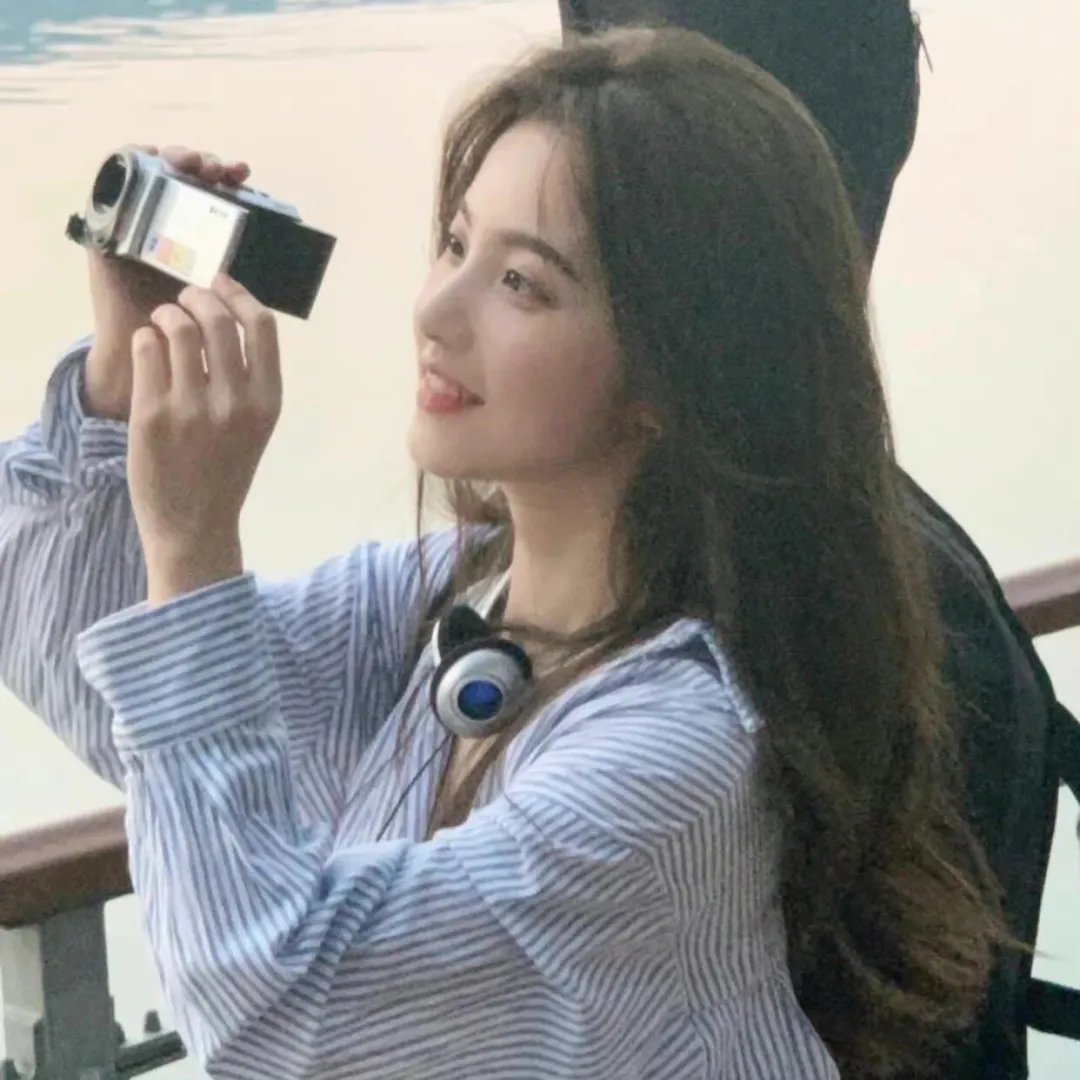 穿书后一脚踢开老公当霸总